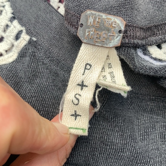 We The Free Washed Out Black Ivory Lace Sleeveless Bulls Eye Graphic Top small - Picture 6 of 10